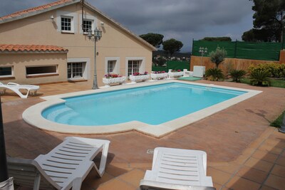 House for 14 people with private pool. Near Lloret de Mar y Blanes beach