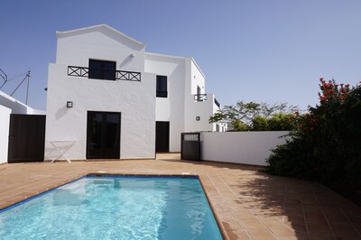 Luxury villa, panoramic views, private heated swimming pool, full air con & wifi