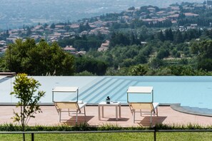 Enjoy the sun on this spectaculair terrace