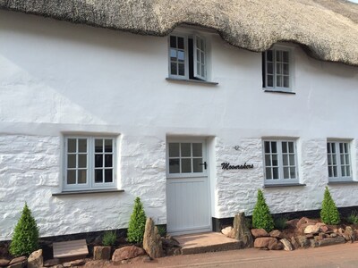 A newly renovated 300 year old Thatched cottage in the heart of a pretty village
