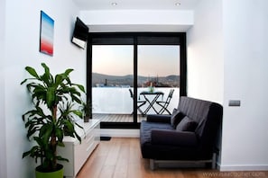 LIVING ROOM WITH SOFA BED140X200cm-TERRACE ACCESS VIEW SAGRADA FAMILIA/TIBIDABO