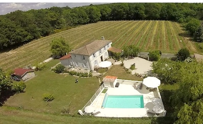Bonita villa Charentaise con jardín cerrado, piscina privada climatizada, capacidad para 8 + 2