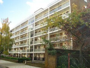 apartment is on the 2nd floor, the building has a lift