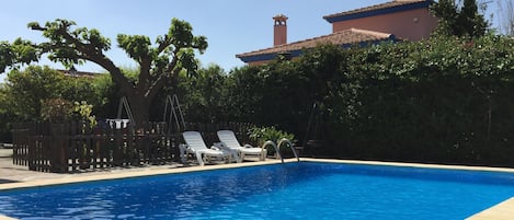 Delightful 4 bed Andalusian house with private pool on edge of pine forest