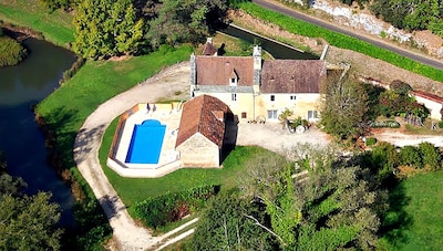 Stunning Ancient Water Mill, Swiming pool, fishing, Wi-Fi, Sleeps 9, Sarlat