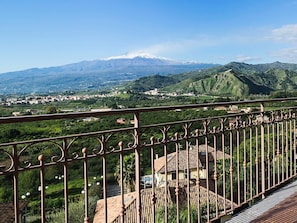 Stunning view over the vulcano Etna!