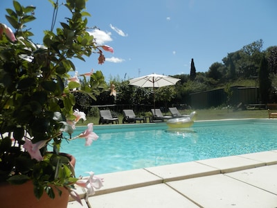 very charming studio with pool 3 étoilesdans park of 5000m2