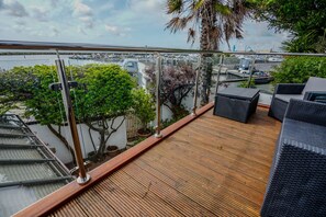 New to 2025 updated balcony featuring full glass to maximise view of harbour