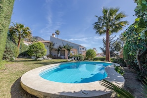 Villa Anna Pueblo Swimmingpool. The beautiful mountain and sea view.