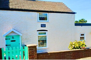 Fishermans Cottage - Your Cosy Home from Home by the Sea