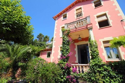 House / Villa wit character - at only 20km from Barcelona