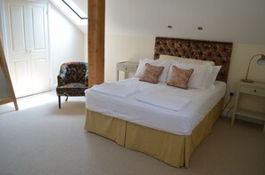 Master bedroom with King size bed, Hypnos mattress and en-suite bathroom