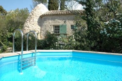 Walking distance from Uzès Shepherd's Cottage with pool