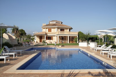 Villa 500 m vom Strand entfernt, mit Pool, Garten, Bio-Garten und kostenfreiem WLAN