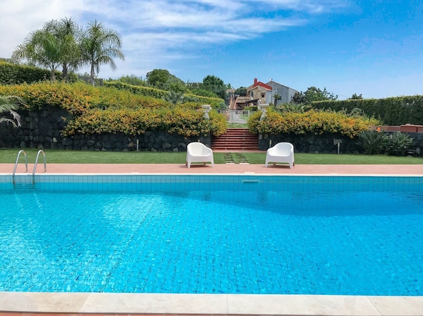 The private pool of Casa delle Camelie will be exclusively for you!