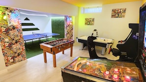 Tenis table, pinball, airhockey, playstation and a lot more...