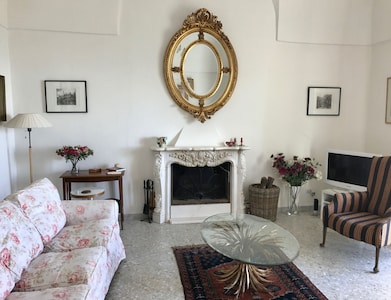 Romantic apartment with olive grove in Irsina historic hill top town near Matera