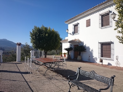 Preciosa y amplia casa rural situada en el centro de Andalucía.