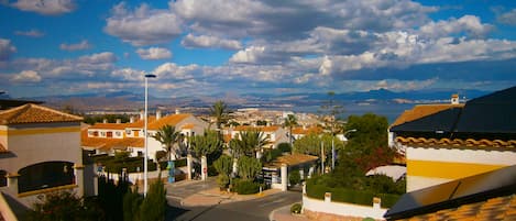 Blick vom Balkon auf die Bahia de Alicante