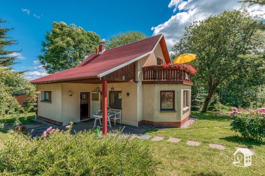 Freistehendes Haus und Garten mit Blick auf die