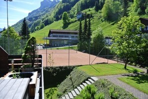 Tennisplatz zu Ihrer Verfügung.