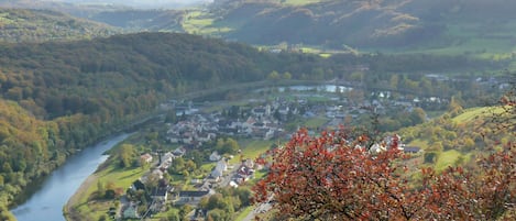 Das Sauertal mit Blick auf Ralingen