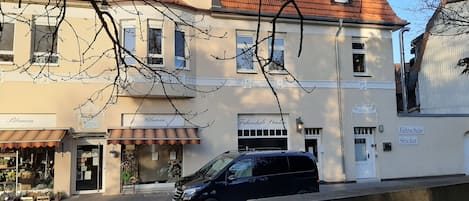 Jugendstilhaus mit Ferienwohnung.
Blick vom Stadtpark