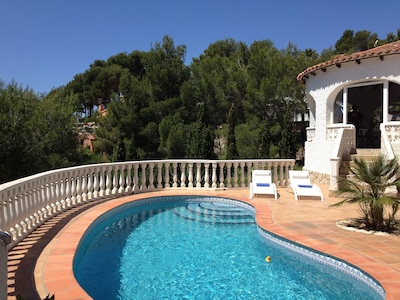 Stylish villa, garden, pool, sea view, air con, WLAN incl. long term rental