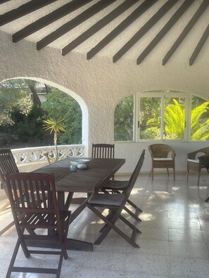 Outdoor dining