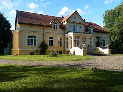 Urlaub im Gutshaus - ruhig gelegen, mitten im Grünen, nur 30 Minuten zum Strand