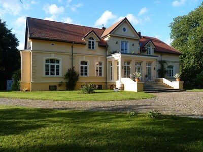 Urlaub im Gutshaus - ruhig gelegen, mitten im Grünen, nur 30 Minuten zum Strand