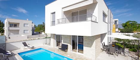 Ferienwohnung im I. OG mit Balkon und Blick auf das Meer. 