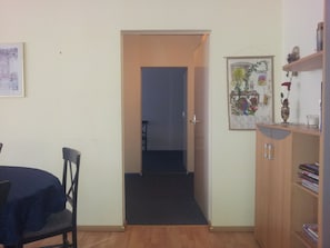 Wohnzimmer Blick Richtung Schlafzimmer