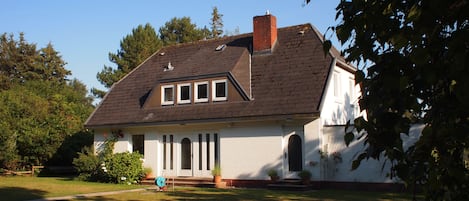 Unser Ferienhaus am Strunwai 9 in Nebel auf Amrum. Ferien für die ganze Familie!