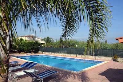 Beautiful Villa Leoema with private Pool surrounded by Natur,Internet wifi free.