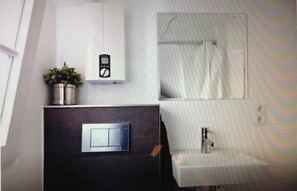 Small bathroom with shower 