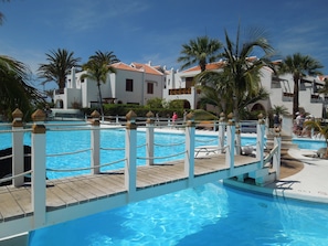 Swimming pool with bridge