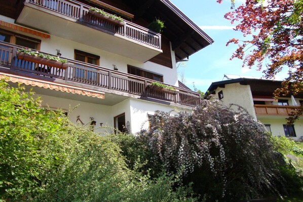 Haus Margrit
Ferienwohnung in Sonnenlage, Balkon um die ganze Ferienwohnung 