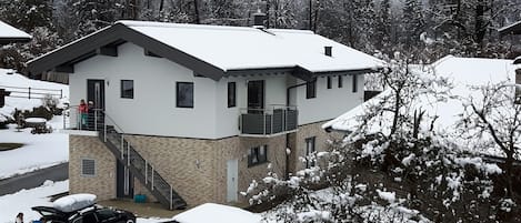 Haus Alpin Lofer im Winter
