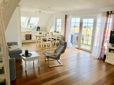Ostsee pur! Modern ausgestattetes Appartement mit Meerblick für bis zu 7 Pers.