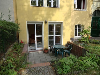 tastefully furnished & quiet apartment in West Lichterfelde