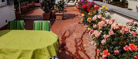 Rooftop terrace with
 superb 360° view of Rome 
Copyright
Luciano del Castillo