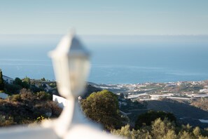 Blick auf das Blaue Meer in Richtung Algarrobbo