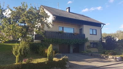 Casa de vacaciones en una excelente ubicación y naturaleza idílica en el valle del Alto Schischem