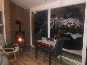 Gemütlicher Kaminabend im Winter