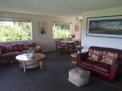 Maplehurst Farm Guest House Top Floor, Spectacular Views Of Mt Baker/Farmland