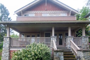 Rear Facing North