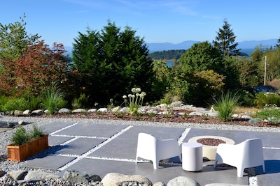 New! Modern, Ocean View, 2-bedroom Suite - Sechelt, Bc