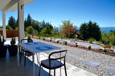 New! Modern, Ocean View, 2-bedroom Suite - Sechelt, Bc