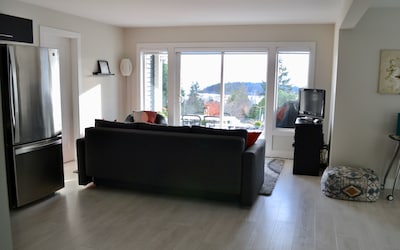 New! Modern, Ocean View, 2-bedroom Suite - Sechelt, Bc